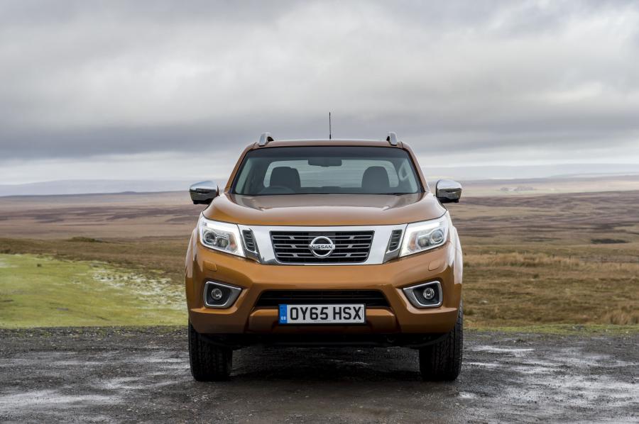  Nissan NP300 Navara Double Cab 2016 года  (UK) (фото 5 из 30)